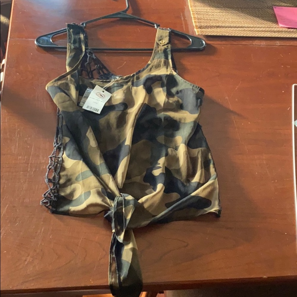 Camo tank